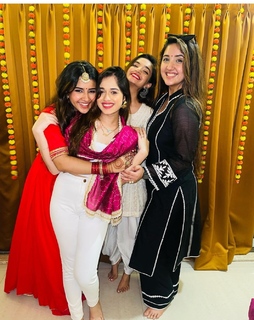 Anushka Sen feet photo thumbnail