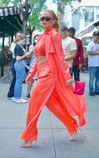 Rita Ora feet photo thumbnail
