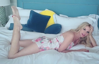 Sonya Kraus feet photo thumbnail