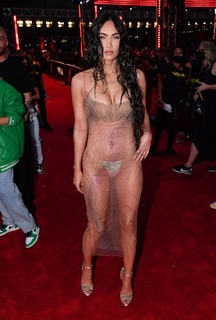 Megan Fox feet photo thumbnail