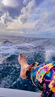 Hina Khan feet photo thumbnail