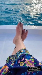 Hina Khan feet photo thumbnail