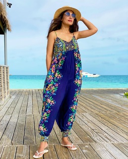 Hina Khan feet photo thumbnail