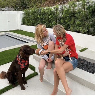 Tara Lipinski feet photo thumbnail