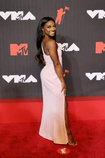 Simone Biles feet photo thumbnail