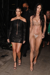 Megan Fox feet photo thumbnail
