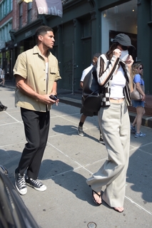 Kendall Jenner feet photo thumbnail