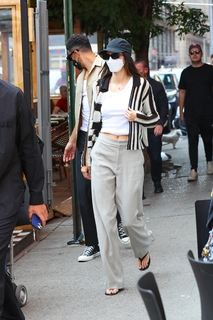 Kendall Jenner feet photo thumbnail