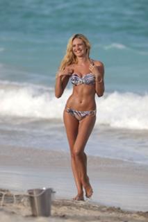 Candice Swanepoel feet photo thumbnail