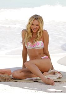 Candice Swanepoel feet photo thumbnail