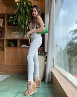 Jannat Zubair Rahmani feet photo thumbnail
