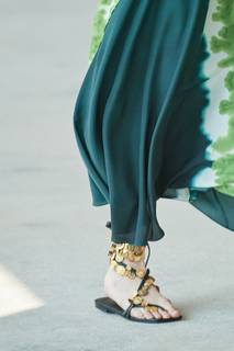 Gigi Hadid feet photo thumbnail