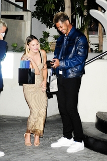 Olivia Holt feet photo thumbnail
