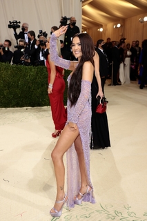 Zoey Deutch feet photo thumbnail