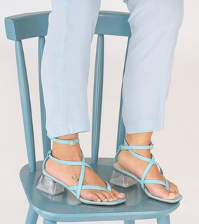 Giovanna Lancellotti feet photo thumbnail