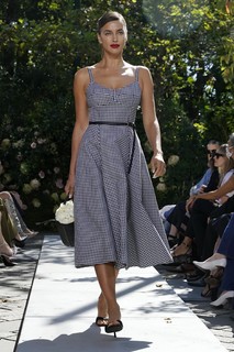 Irina Shayk feet photo thumbnail