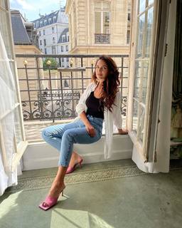 Zaira Nara feet photo thumbnail