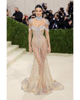 Kendall Jenner feet photo thumbnail
