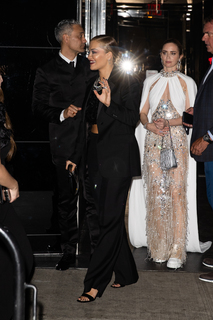 Rita Ora feet photo thumbnail