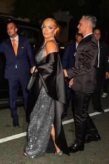 Rita Ora feet photo thumbnail