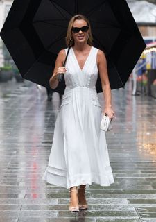 Amanda Holden feet photo thumbnail