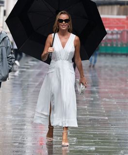 Amanda Holden feet photo thumbnail