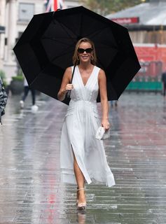 Amanda Holden feet photo thumbnail