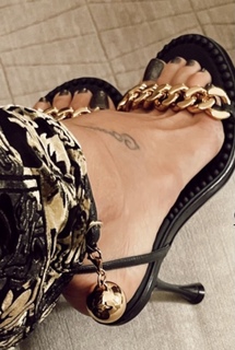 Seyma Subasi feet photo thumbnail