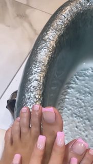 Victoria Waldrip feet photo thumbnail