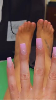 Victoria Waldrip feet photo thumbnail