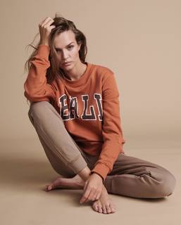 Josephine Skriver feet photo thumbnail
