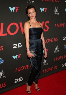 Katie Cassidy feet photo thumbnail