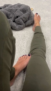 Brittney Smith feet photo thumbnail