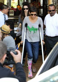 Halle Berry feet photo thumbnail