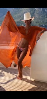 Brooke Burke feet photo thumbnail
