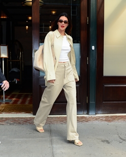 Kendall Jenner feet photo thumbnail