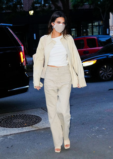 Kendall Jenner feet photo thumbnail