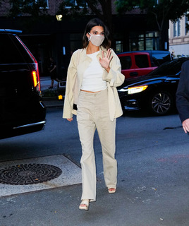 Kendall Jenner feet photo thumbnail