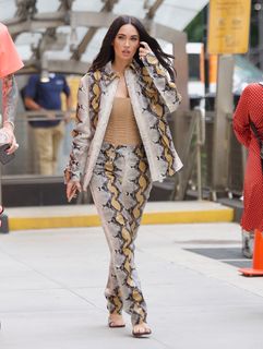 Megan Fox feet photo thumbnail