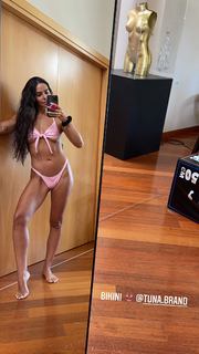 Cristina Pedroche feet photo thumbnail