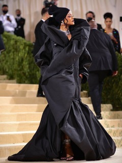 Rihanna feet photo thumbnail
