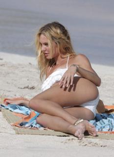 Candice Swanepoel feet photo thumbnail