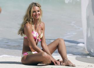 Candice Swanepoel feet photo thumbnail