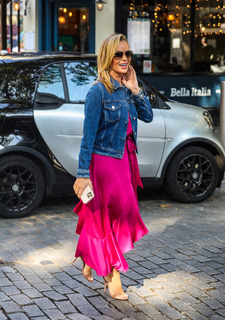 Amanda Holden feet photo thumbnail
