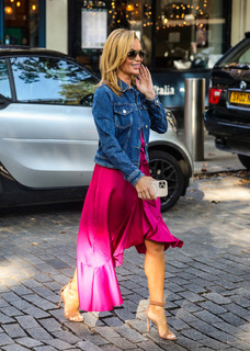 Amanda Holden feet photo thumbnail