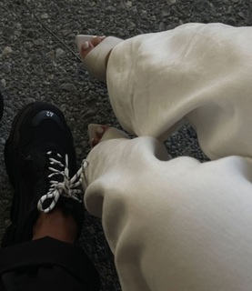 Adrienne Houghton feet photo thumbnail