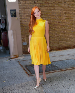 Jessica Chastain feet photo thumbnail