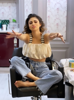 Mouni Roy feet photo thumbnail