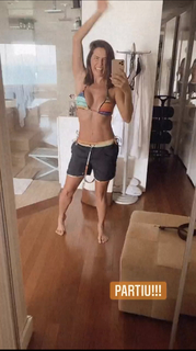 Deborah Secco feet photo thumbnail