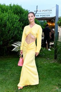 Nina Agdal feet photo thumbnail
